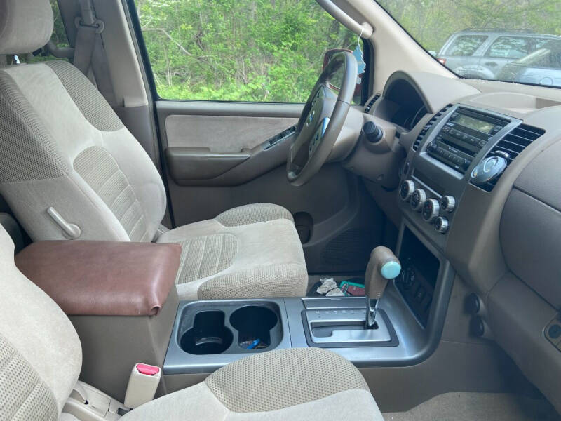 2005 Nissan Pathfinder LE