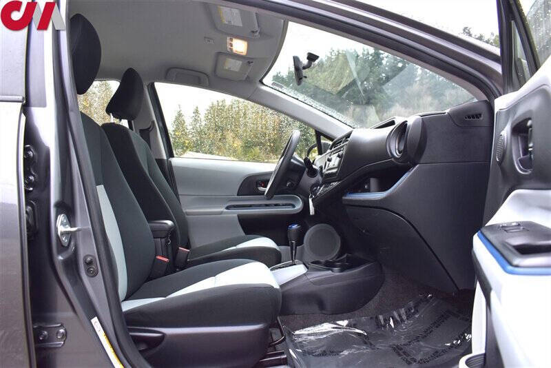 2013 Toyota Prius c Two