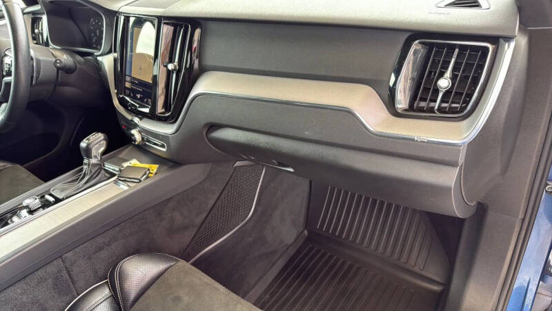 2018 Volvo XC60 T6 R-Design