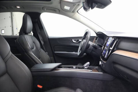 2023 Volvo XC60 B5 Ultimate Bright Theme