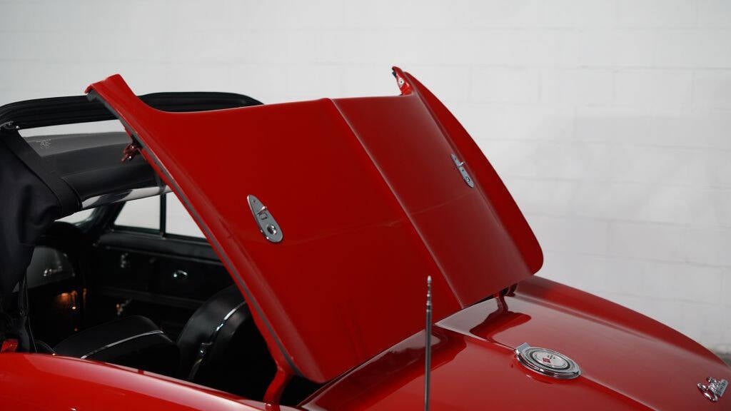 1965 Chevrolet Corvette 26