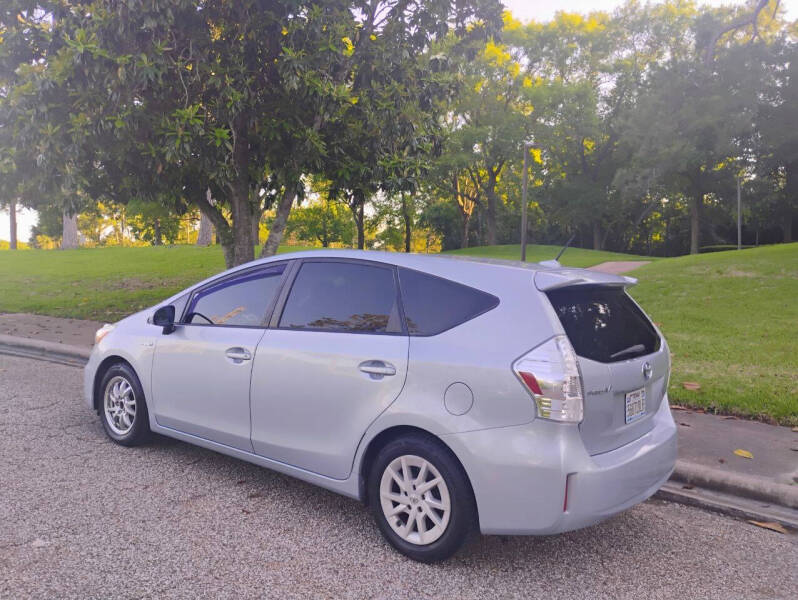 2014 Toyota Prius v Three