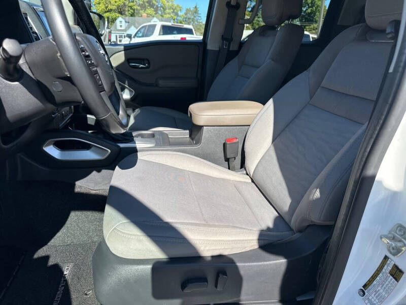 2022 Nissan Frontier SV