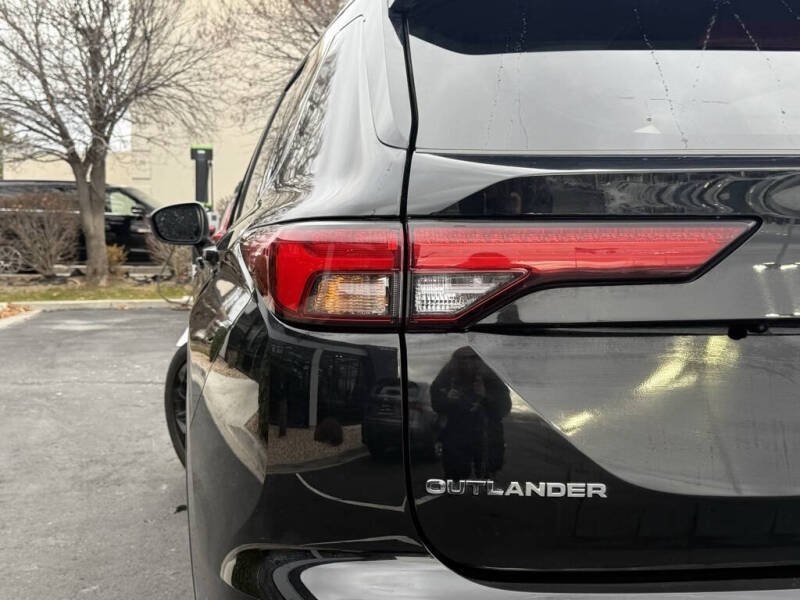 2024 Mitsubishi Outlander SE