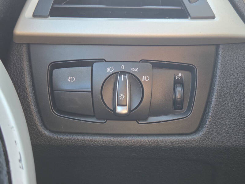 2015 BMW 3 Series 320i