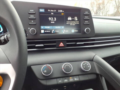 2025 Hyundai Elantra SE