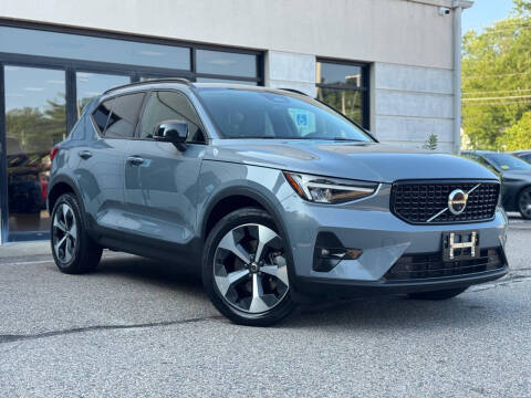 2023 Volvo XC40 B4 Ultimate Dark Theme