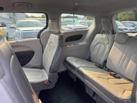 2017 Chrysler Pacifica Touring-L Plus