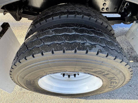 2017 Freightliner M2 106