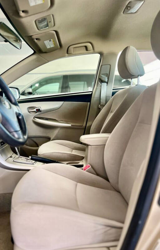 2013 Toyota Corolla LE