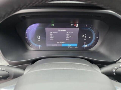 2024 Volvo XC40 B5 Plus Dark Theme