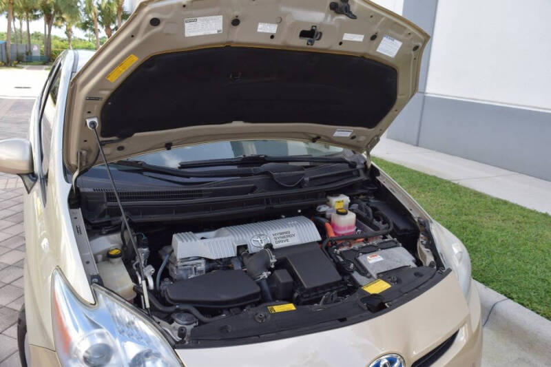 2010 Toyota Prius III