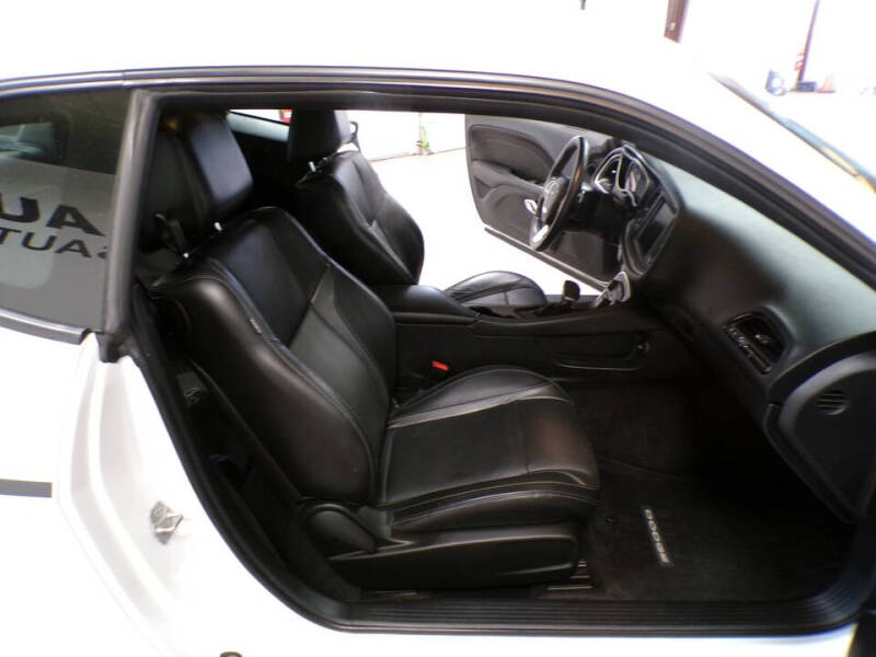 2015 Dodge Challenger SXT Plus