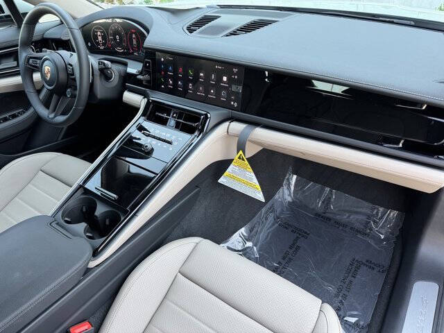 2025 Porsche Panamera 4