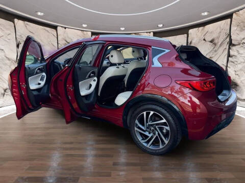 2017 Infiniti QX30 Premium