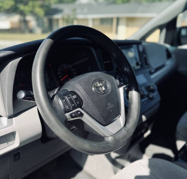 2015 Toyota Sienna LE Mobility 7-Passenger