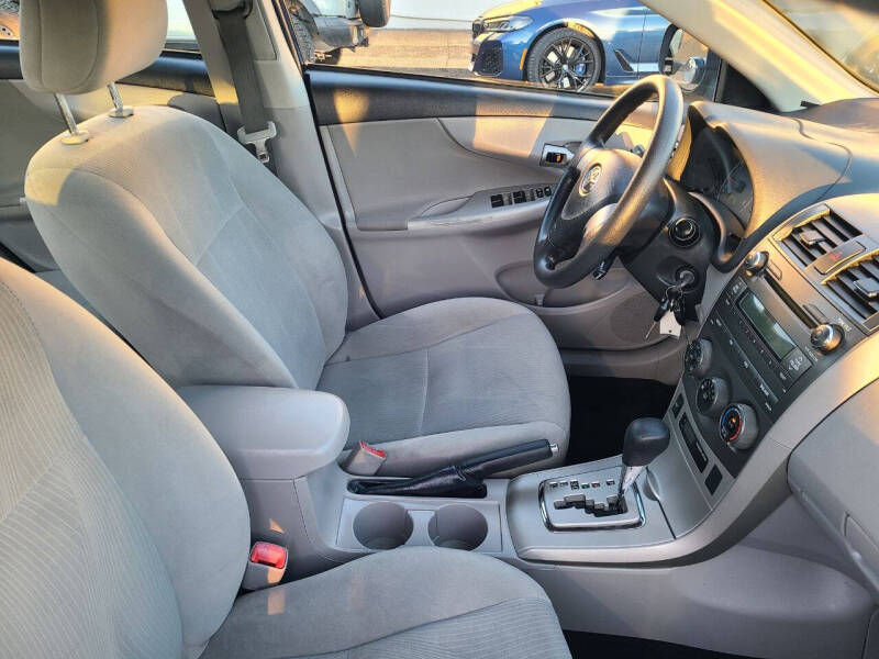 2011 Toyota Corolla LE