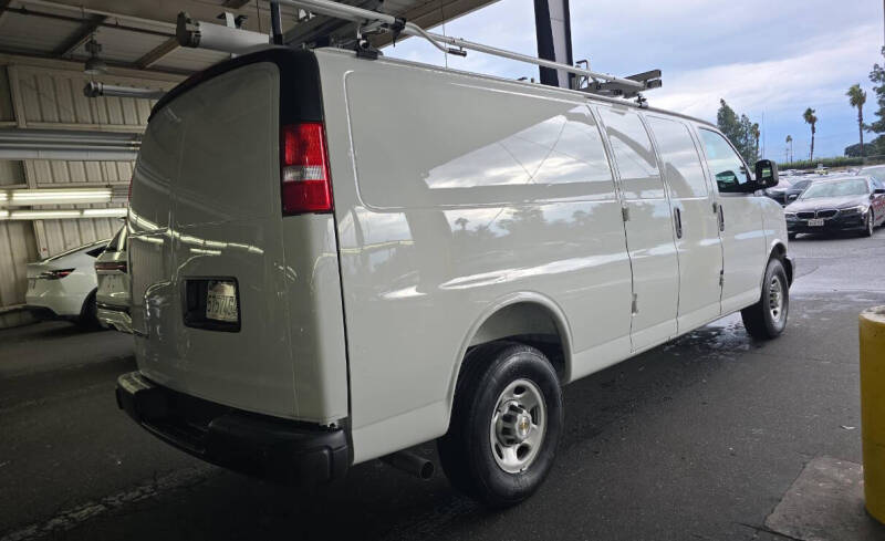 2025 Chevrolet Express 2500