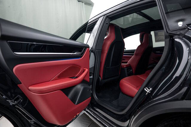 2025 Porsche Macan 4S Electric