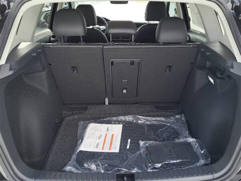 2025 Volkswagen Taos SE Black