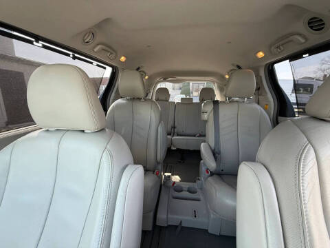 2012 Toyota Sienna