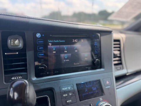 2016 Toyota Sienna XLE Premium 8-Passenger