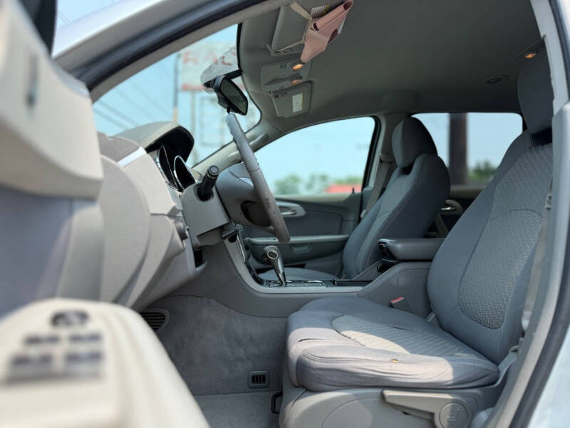 2011 Chevrolet Traverse LS