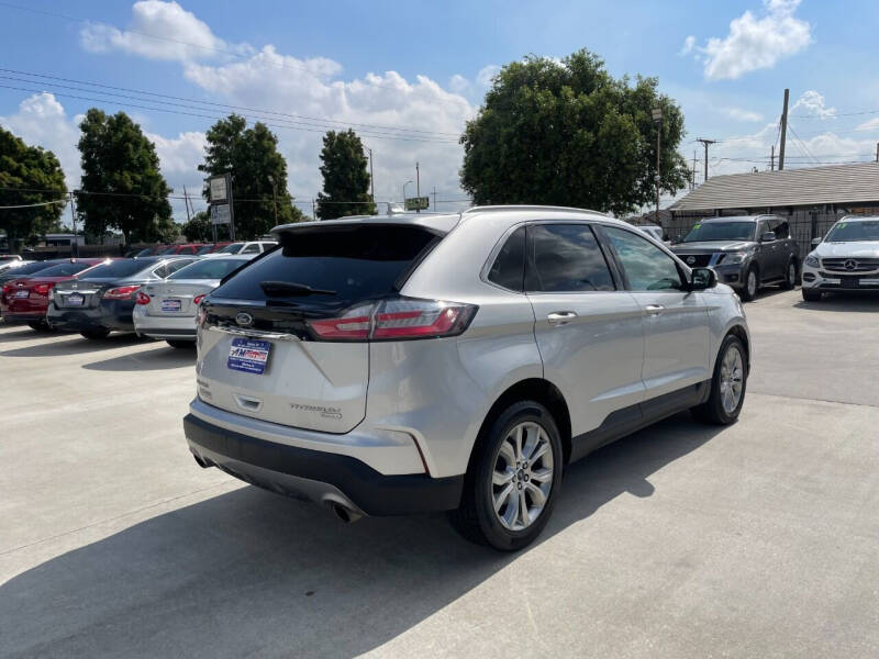 2019 Ford Edge Titanium photo 5