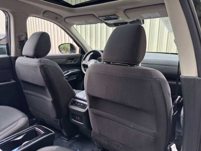 2024 Nissan Pathfinder SV