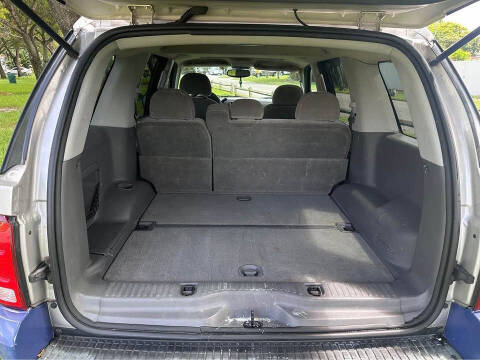 2004 Ford Explorer XLT