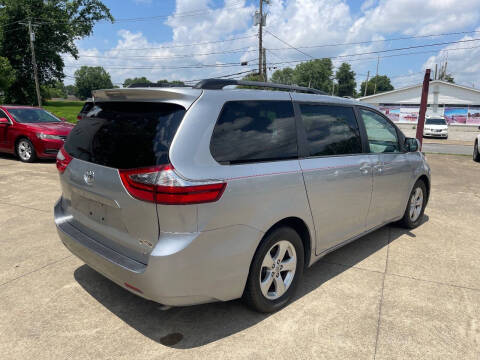 2016 Toyota Sienna LE 7-Passenger Auto Access Seat
