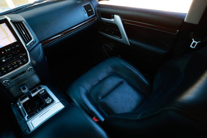 2017 Toyota Land Cruiser