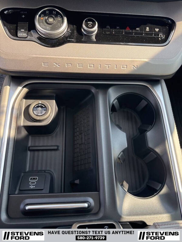 2025 Ford Expedition MAX Active