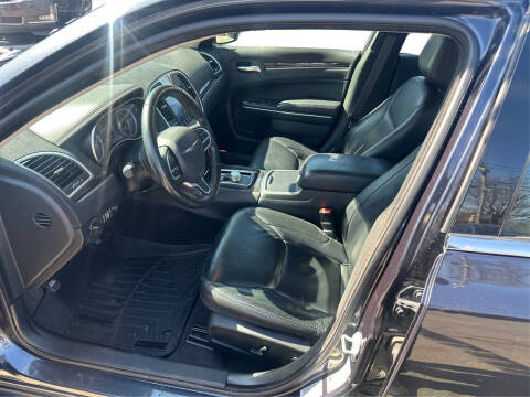 2017 Chrysler 300 Limited