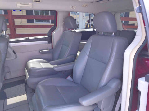 2011 Volkswagen Routan SE