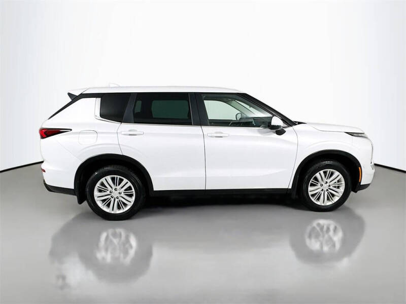 2023 Mitsubishi Outlander ES