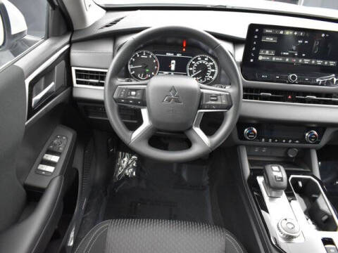 2026 Mitsubishi Outlander ES