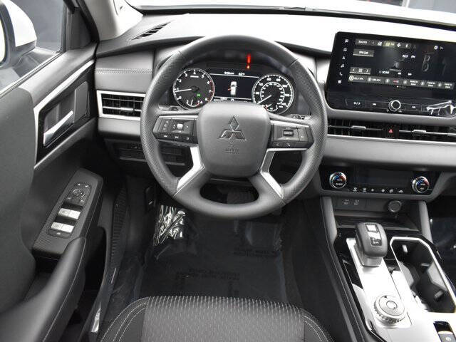 2026 Mitsubishi Outlander ES