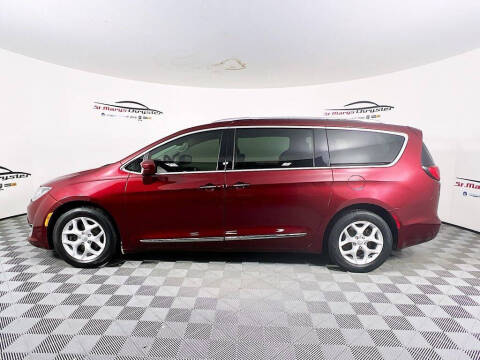 2017 Chrysler Pacifica Touring-L Plus
