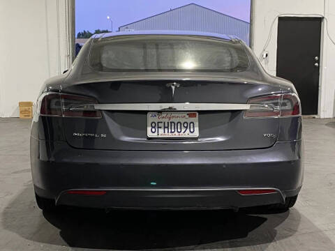 2015 Tesla Model S 70D