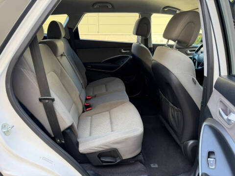 2017 Hyundai Santa Fe SE