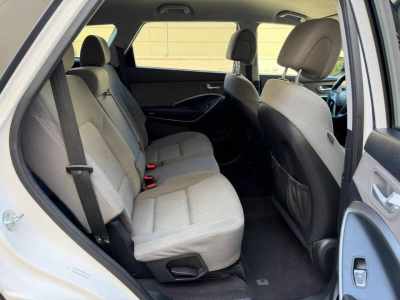2017 Hyundai Santa Fe SE