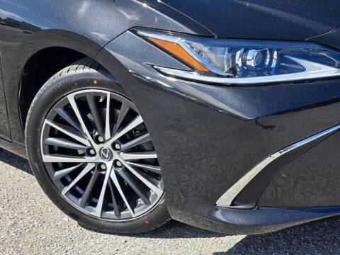 2023 Lexus ES 300h