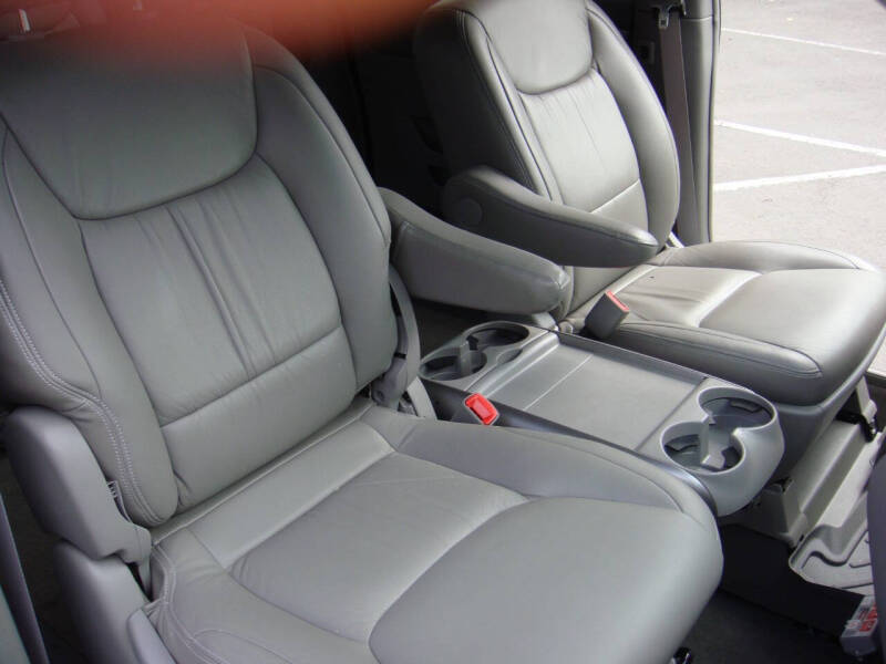 2008 Toyota Sienna LE 7-Passenger