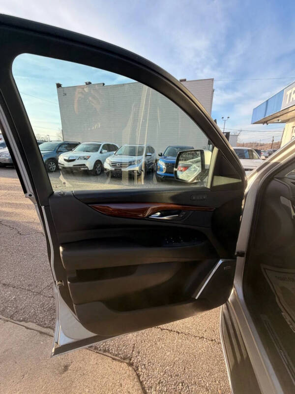 2019 Cadillac Escalade Luxury