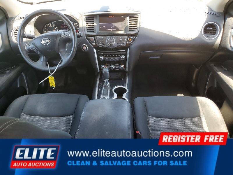 2017 Nissan Pathfinder SV