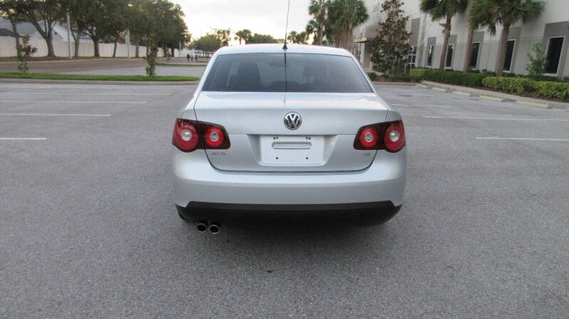 2010 Volkswagen Jetta Limited Edition photo 4