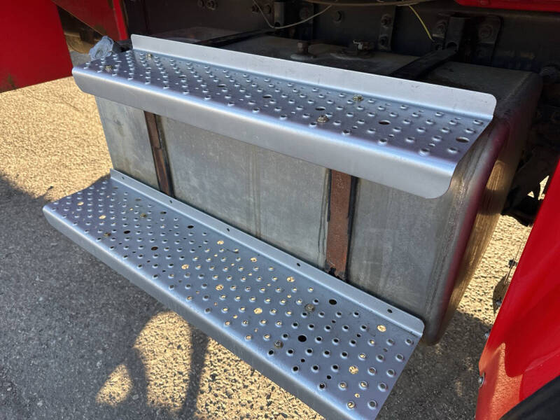 2005 Freightliner M2 106