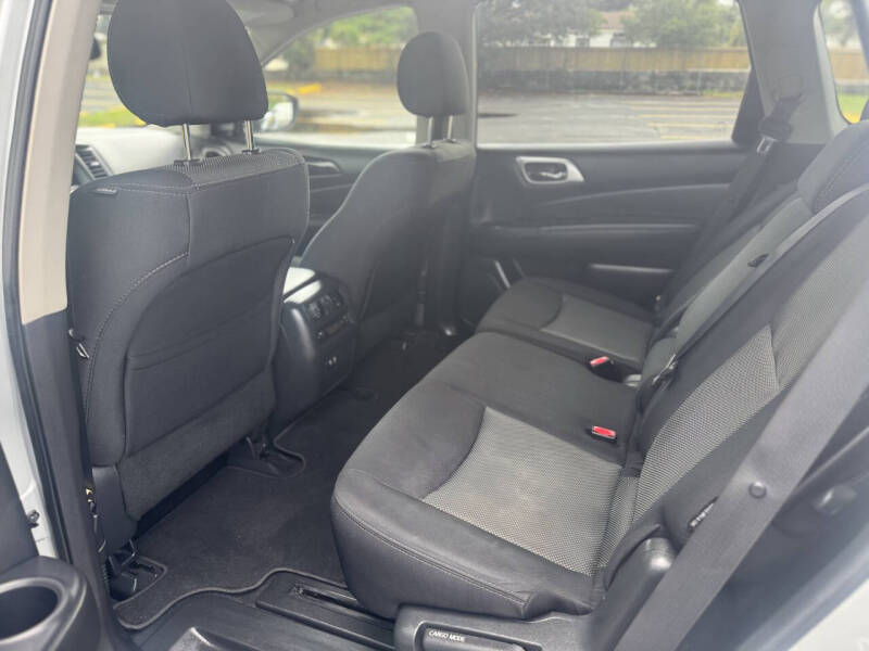 2019 Nissan Pathfinder SV