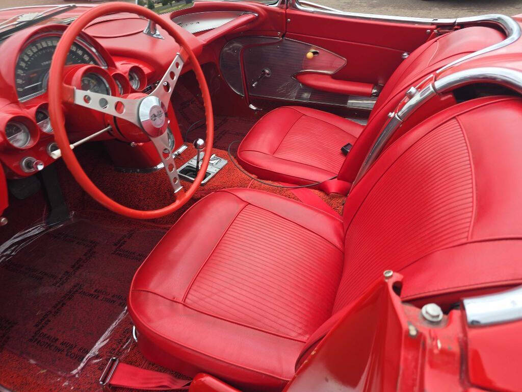 1961 Chevrolet Corvette 100